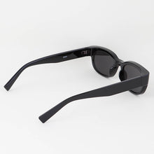 Load image into Gallery viewer, 3AM BY H&amp;D ACCESSORIES - Classic Tinted Bar Sunglasses
