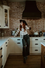 Load image into Gallery viewer, the 'mom but trendy' jeans
